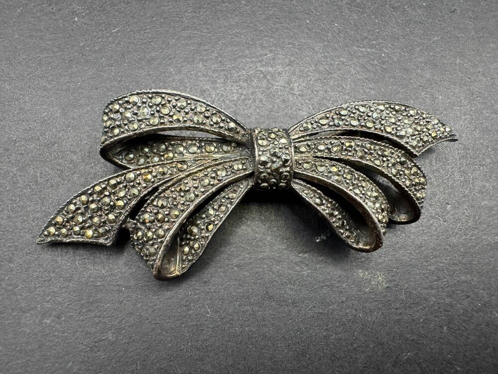 Vintage 925 Sterling Silver Marcasite Ribbon Bow Brooch Pin Jewelry Accessory